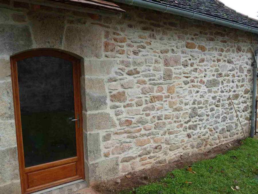 Joint à la chaux, façade en pierre Gogney